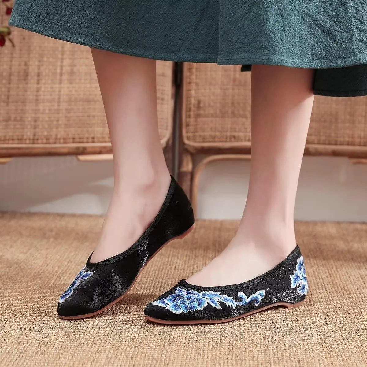 LUXINYU Women's Slip on Flats,Traditional Chinese Style Embroidered Round Toe Ballet Flats Shoes